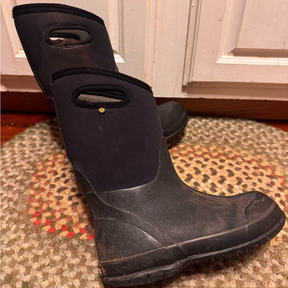 BOGS Black Waterproof Footwear size 3 girls or
Boys youth classic - Picture 1 of 4